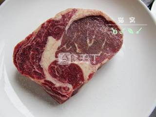 红酒黑椒肉眼牛排的做法步骤：1