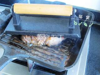 红酒黑椒肉眼牛排的做法步骤：6