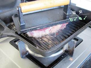 红酒黑椒肉眼牛排的做法步骤：4