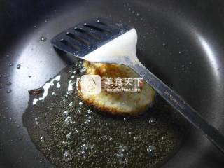 鸡蛋牛排三明治的做法步骤：2