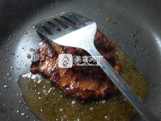 鸡蛋牛排三明治的做法步骤：3