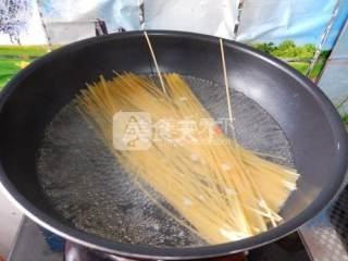 黑椒菲力牛排意面的做法步骤：3