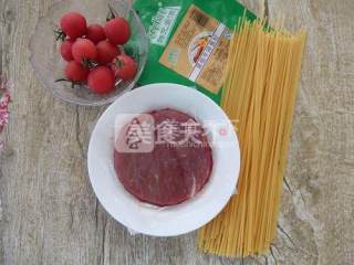 黑椒菲力牛排意面的做法步骤：1