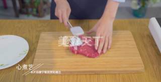 减脂牛排的做法步骤：1
