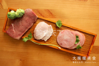 螺蛳粉汉堡我猜你绝对没吃过！的做法步骤：1