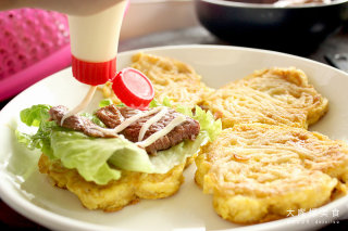 螺蛳粉汉堡我猜你绝对没吃过！的做法步骤：8