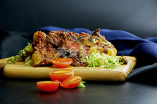 蔬汁酱西冷牛排的做法步骤：5