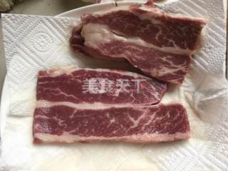 黑椒牛排的做法步骤：2