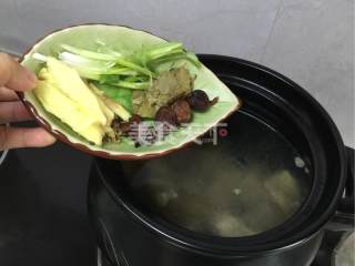 牛排骨清炖白萝卜的做法步骤：8