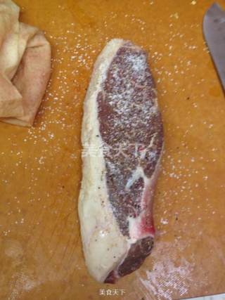 牛排的做法步骤：1